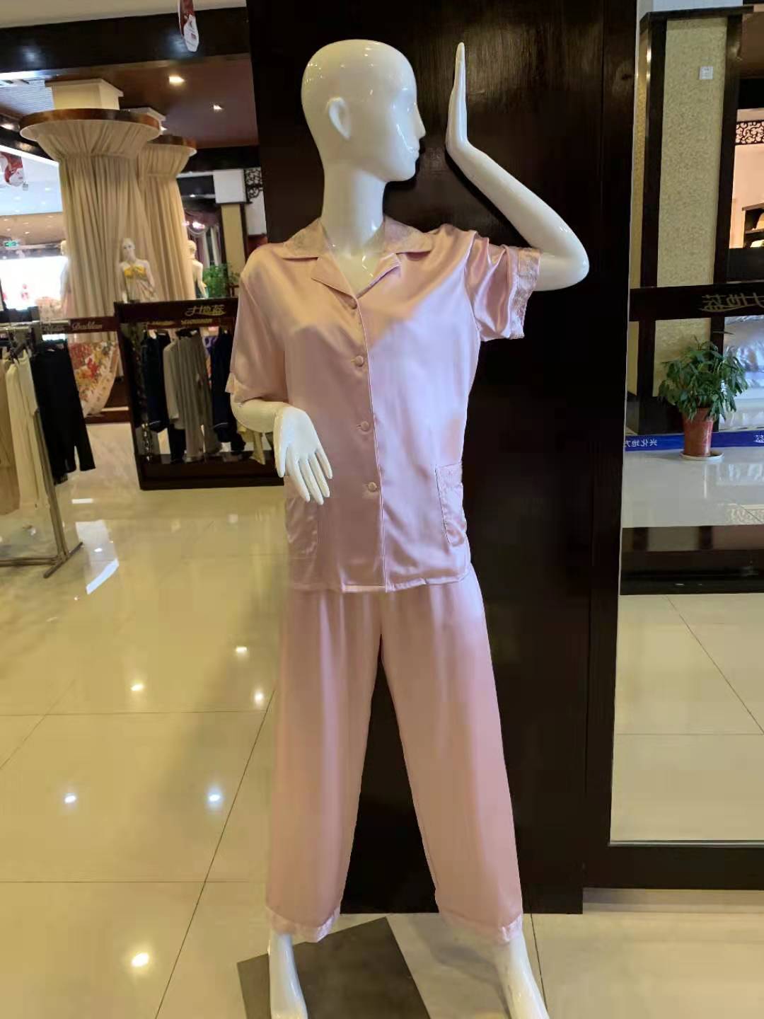 点击新窗口打开大图