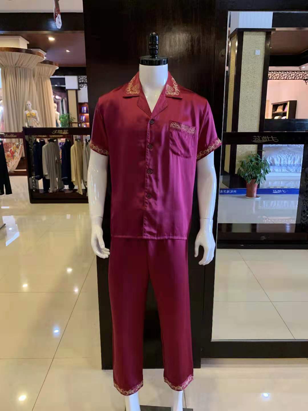 点击新窗口打开大图