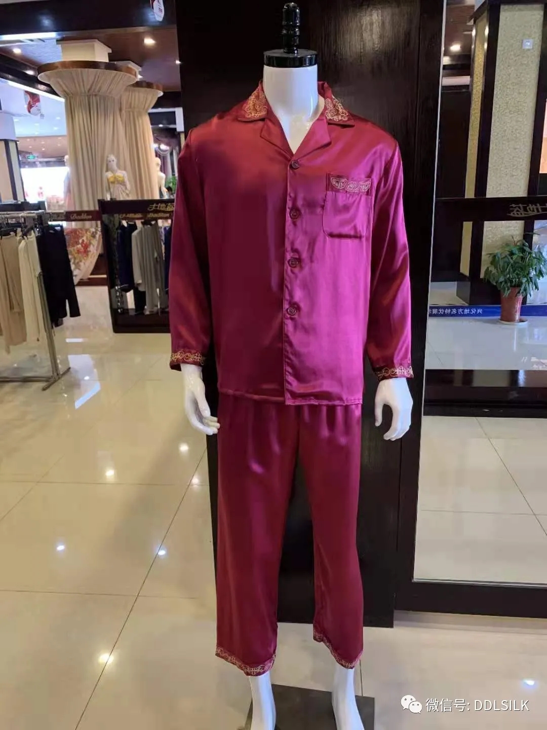 点击新窗口打开大图