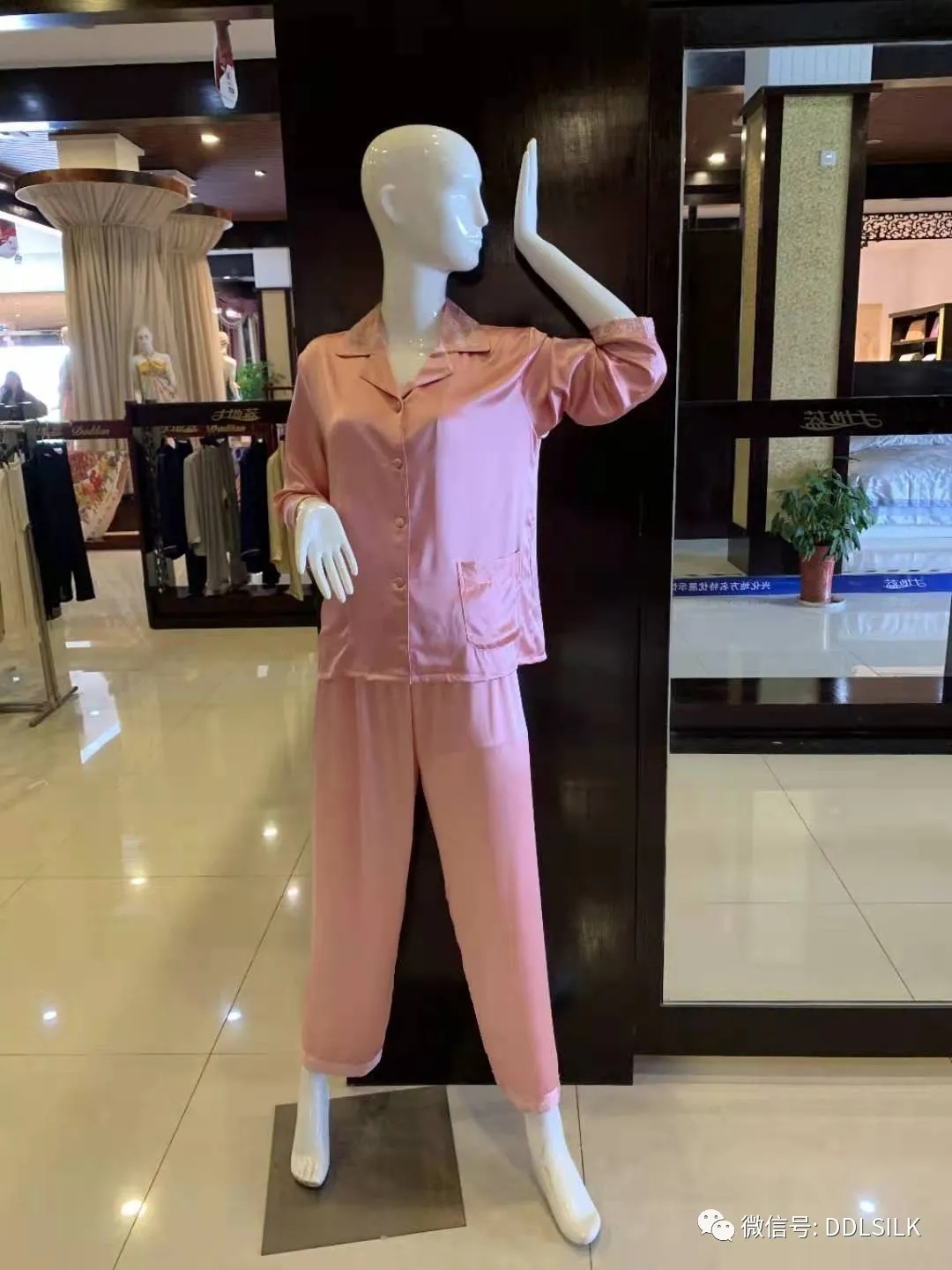 点击新窗口打开大图
